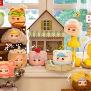 Nina's Vacation Snacks blind box Plush And Keychains By CurePlaneta --UNOPENED